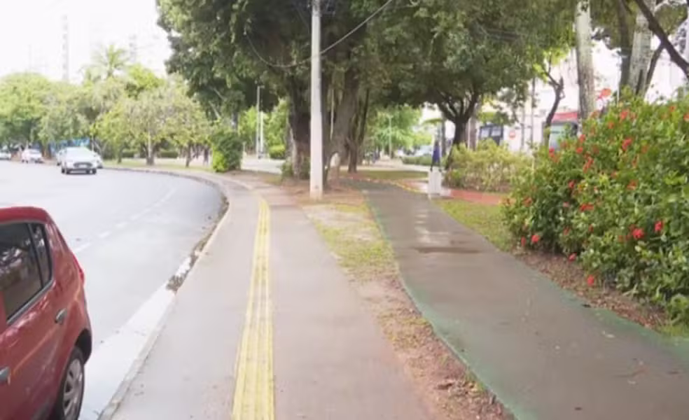Uma pessoa é baleada durante tentativa de assalto em praça de bairro nobre em Salvador.