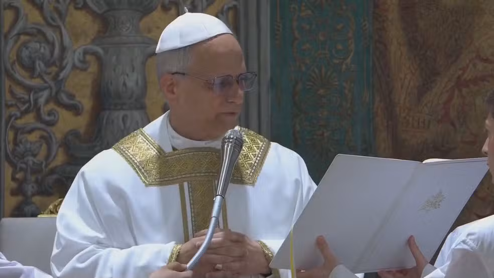 Papa Leão XIV pede que a Igreja seja um ‘farol que ilumina as noites do mundo’ em homilia de 1ª missa.